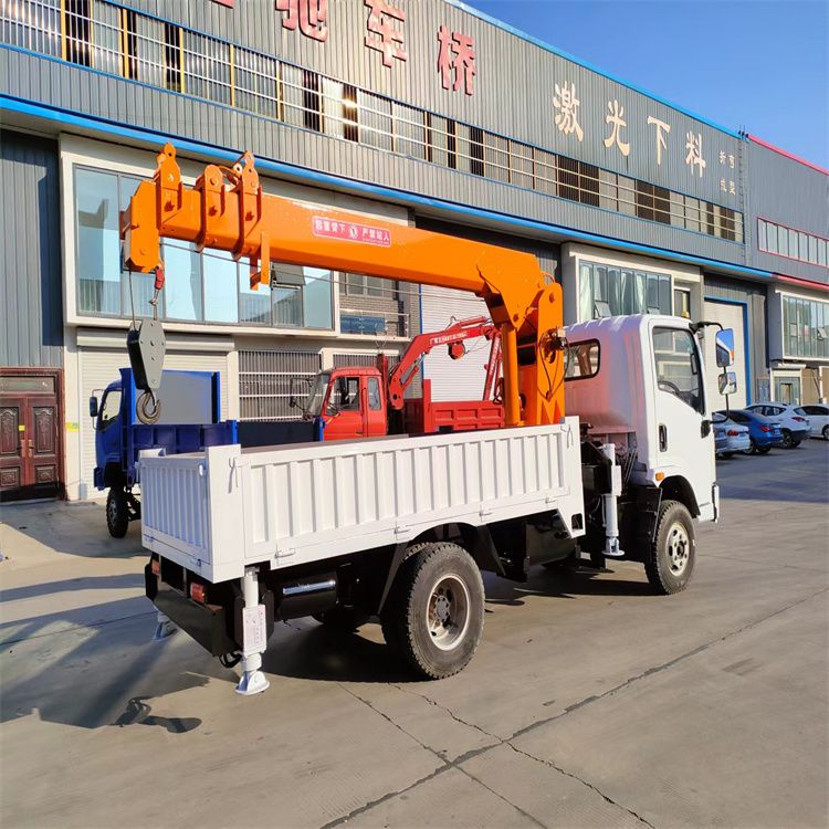 岢岚县三轮随车吊定制 农用改装机自备吊中瑞长期出售