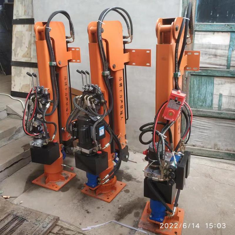 岢岚县重汽蓝牌随车吊 3.2吨 国六动力强 液压驱动 农用自卸起重机